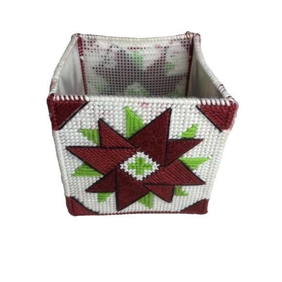 Plastic Canvas Dahlia Tissue Box Cover unfinished - Picture 1 of 4